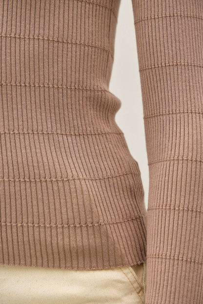 BROWN FITTED SWEATER