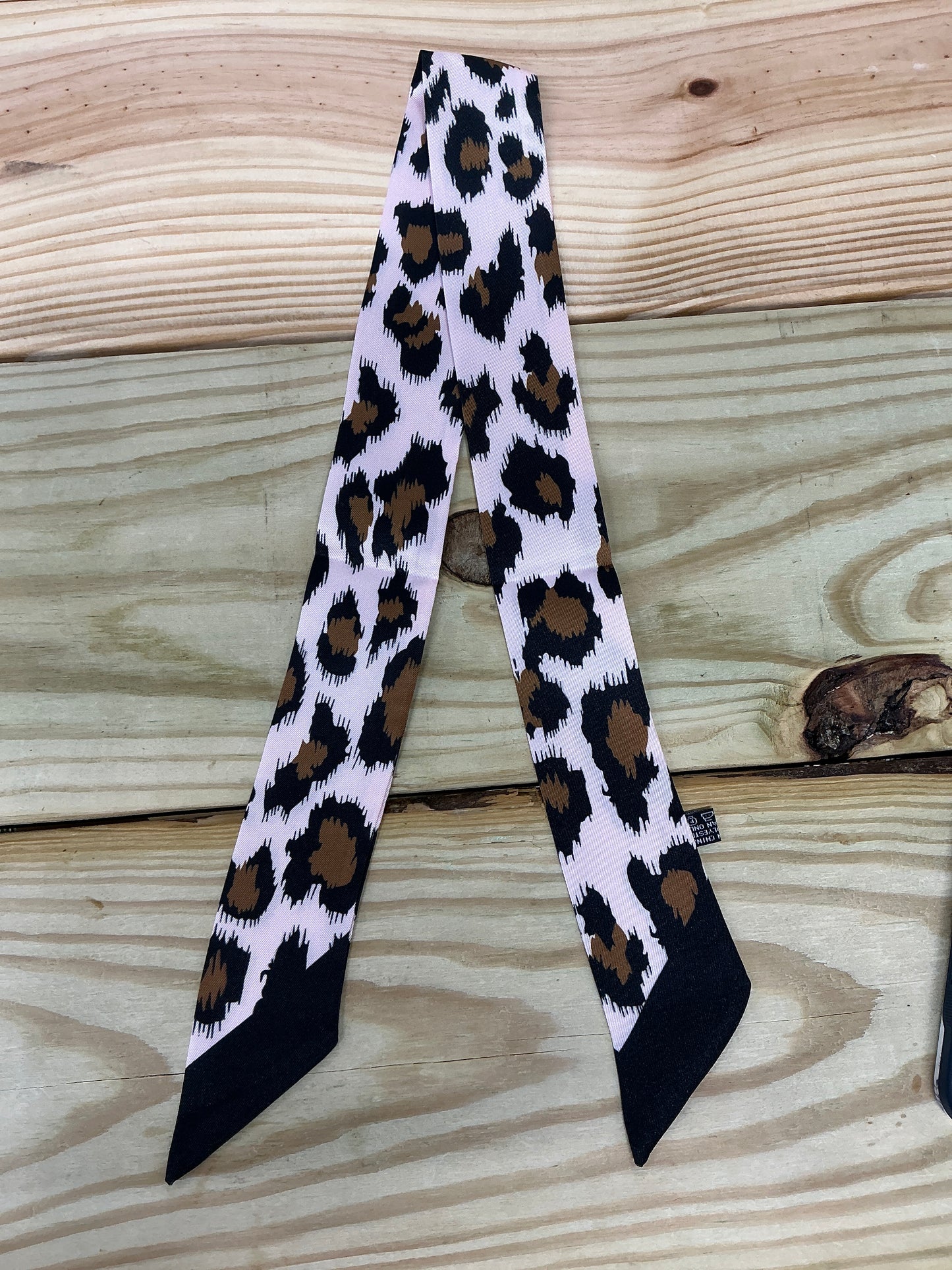 Chic Pink Leopard Scarf