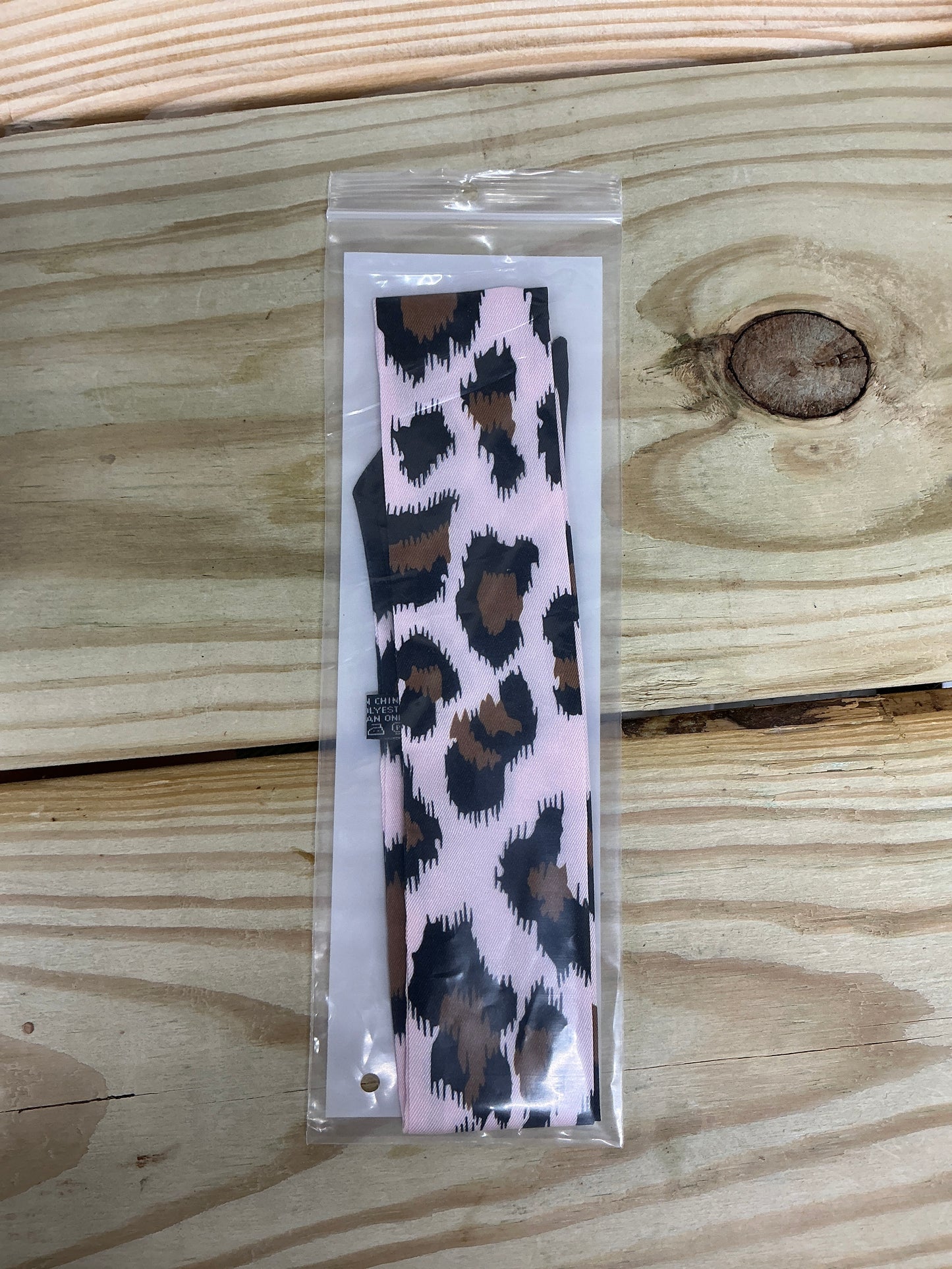 Chic Pink Leopard Scarf
