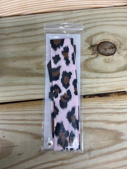 Chic Pink Leopard Scarf