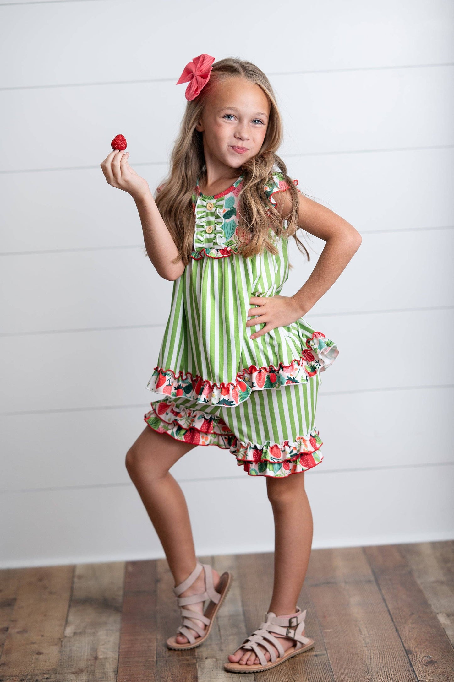 Lime Strawberry Ruffle Button Set