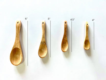 Set Of 2 Pot holders & Acacia wooden measuring spoon set